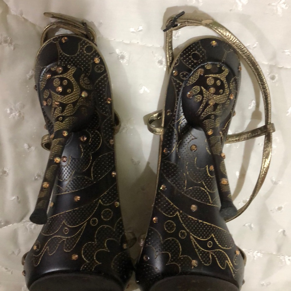 Shoes - Picture 4 of 4